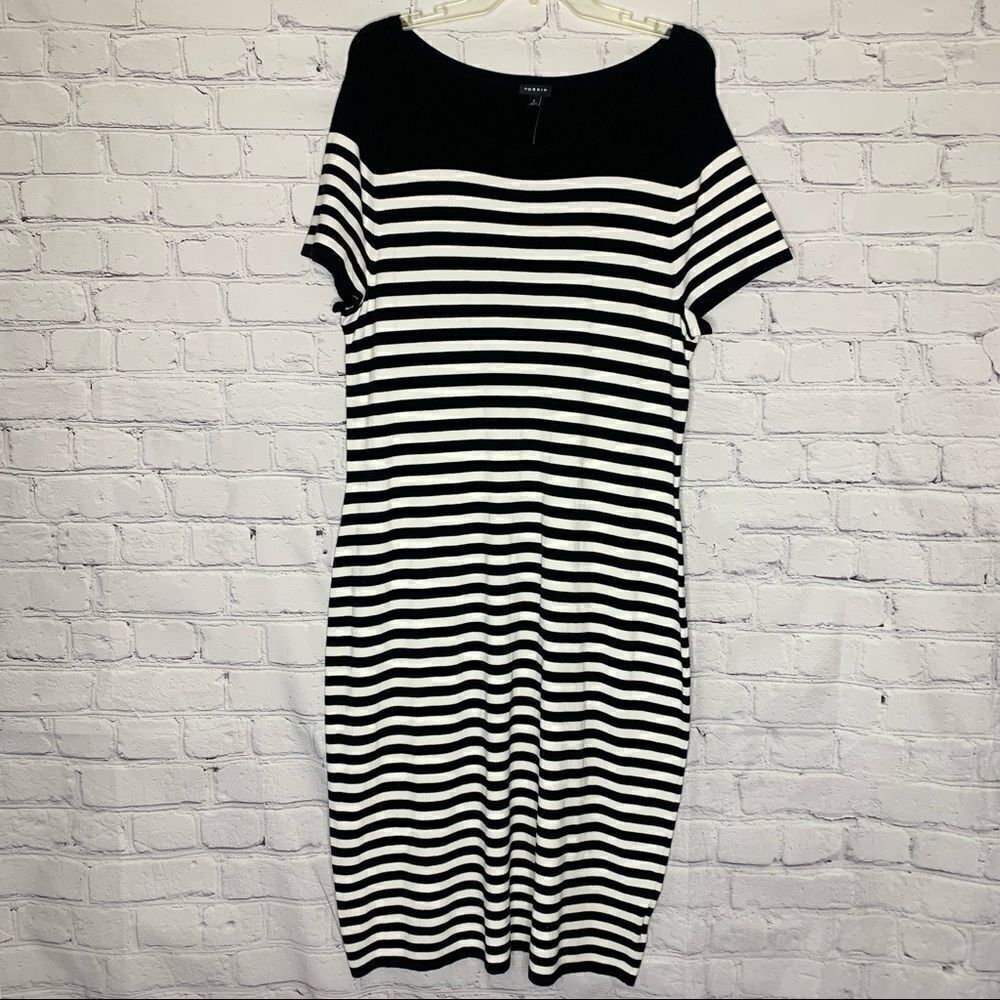 Torrid Black and white stripe sweater knit short sleeve shift dress - Picture 3 of 11
